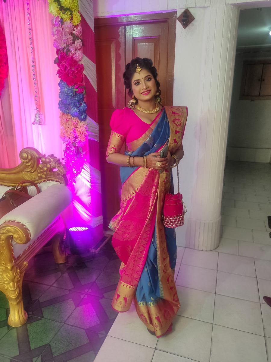Traditional Bengali tant saree draped
